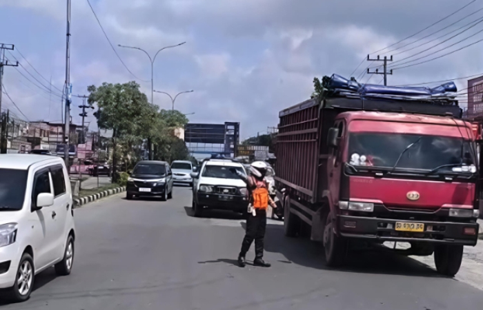 Halau Truk ODOL, Dishub Pekanbaru Jaga Pintu Masuk Kota Hingga Malam Hari