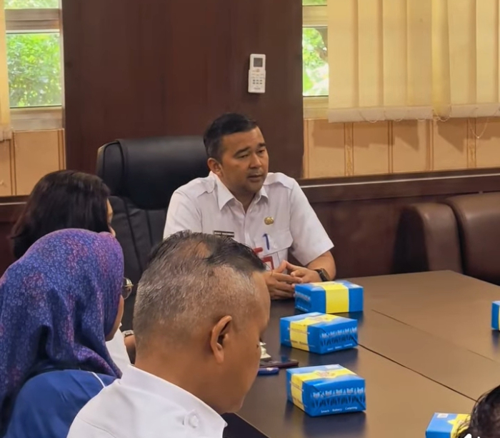 Badan Kesbangpol Provinsi Riau Serahkan LHP BPK kepada 9 Partai Politik