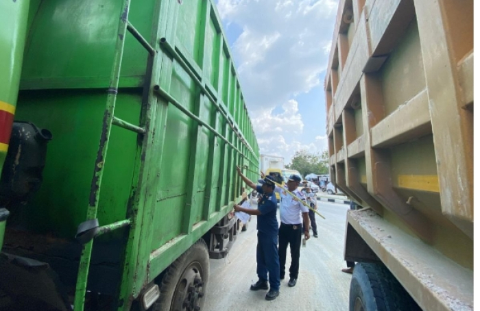 Dishub Pekanbaru Perketat Pengawasan Truk Bertonase Besar Masuk Kota