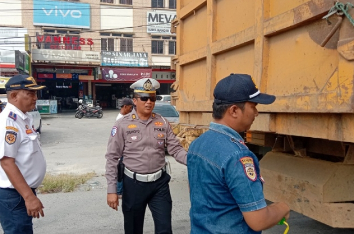 Satgas Gabungan Dishub Pekanbaru Tertibkan 48 ODOL di Jalan Soekarno-Hatta 