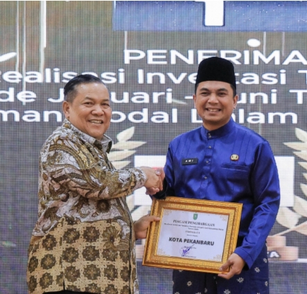 Lampaui Target Nasional, Pemko Pekanbaru Raih Peringkat I Riau Investment Award 2026