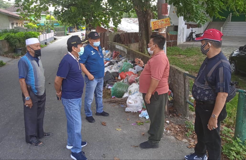 Hendra Afriadi Kabid DLHK, Apresiasi Camat Bukit Raya dan Masyarakatnya Ikut Membersihkan Tumpukan Sampah