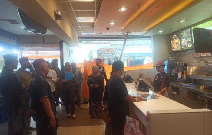 Satpol PP Pekanbaru Turun Awasi Rumah Makan dan Restoran Buka Siang Hari di Mal Pekanbaru