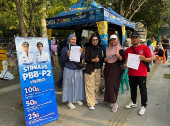 Manfaatkan Hari Libur, Warga Pekanbaru Antusias Bayar Pajak Bebas Denda Saat CFD