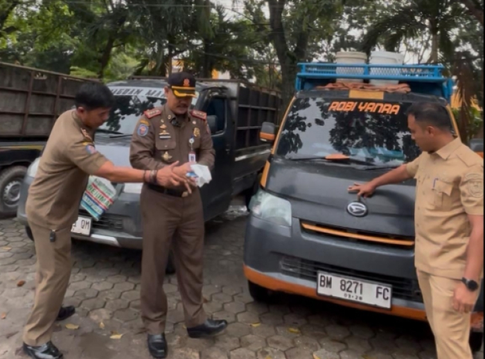 Buang Sampah ke TPS Ilegal, Tim DLHK dan Satpol PP Pekanbaru Kembali Kandangkan 3 Unit Angkutan Mandiri Ilegal
