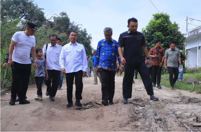 Wawako Pekanbaru Turun Serap Aspirasi Warga, Jalan Lumba-lumba Segera Diperbaiki