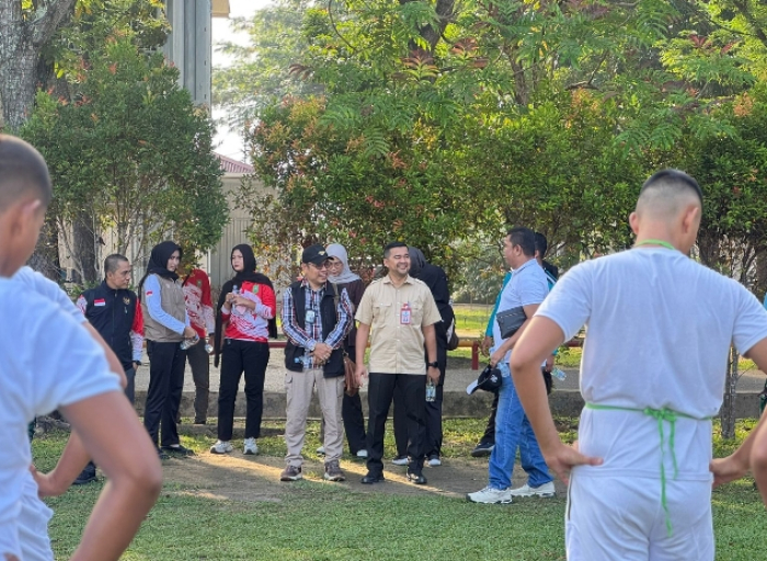 Kaban Kesbangpol Riau Tinjau Langsung Tahapan Tes Kesamaptaan Calon Paskibraka Provinsi dan Nasional Tahun 2026