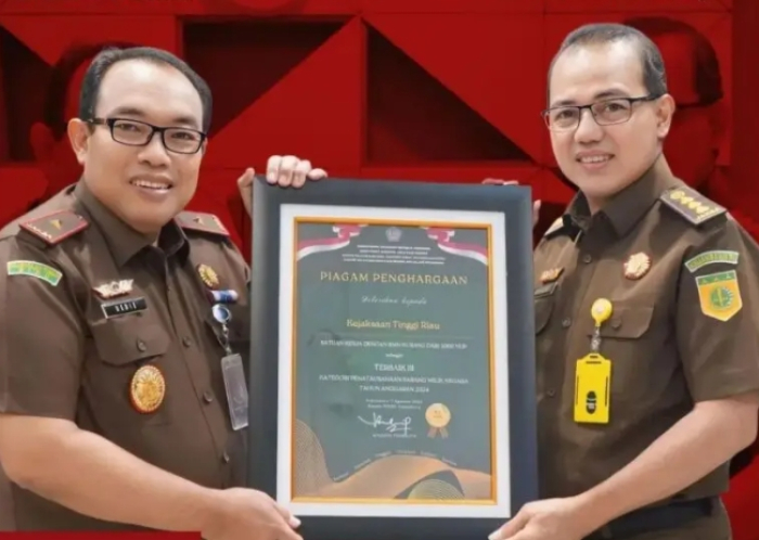 Kejati Riau Terima Apresiasi KN Award Tahun Anggaran 2024 Dari KPKNL Pekanbaru Sebagai Terbaik III