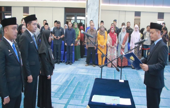 Wali Kota Pekanbaru Lantik Kadis DLHK, Kepala Bapenda dan 19 Pejabat Lainnya