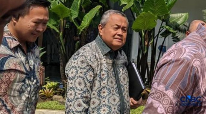Dolar Tembus  Rp 17.400, Gubernur BI Merapat ke Kantor Airlangga
