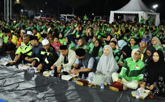Pertama di Indonesia, Wako Pekanbaru Agung Ajak Sahur On The Road 2 Ribu Driver Ojol