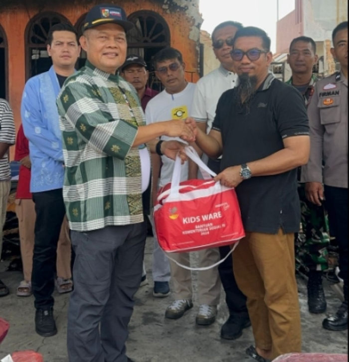 Pemko Pekanbaru Salurkan Bantuan ke Warga Korban Kebakaran Rumah di Delima