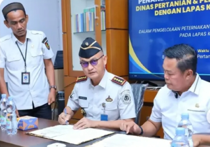 Kadistankan Pekanbaru Lakukan Penandatanganan MoU Dengan Kalapas Kelas IIA Pekanbaru