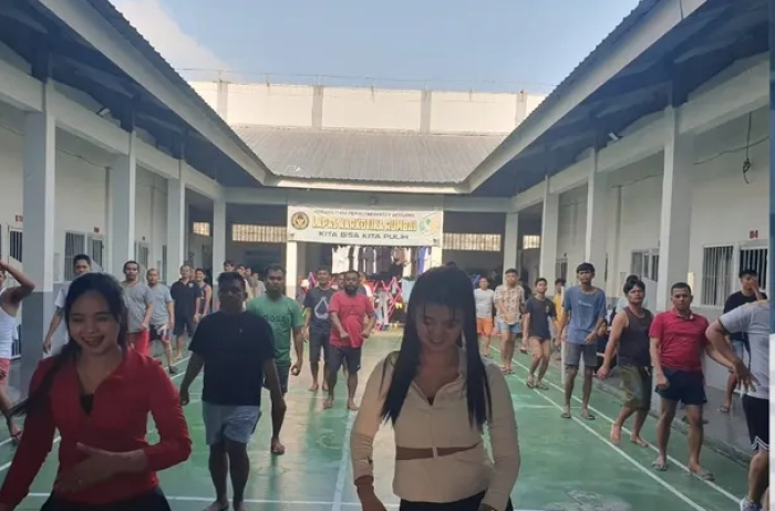 Senam Sehat Rutin Di Lapas Narkotika Rumbai Tingkatkan Kebugaran dan Kebersamaan WBP