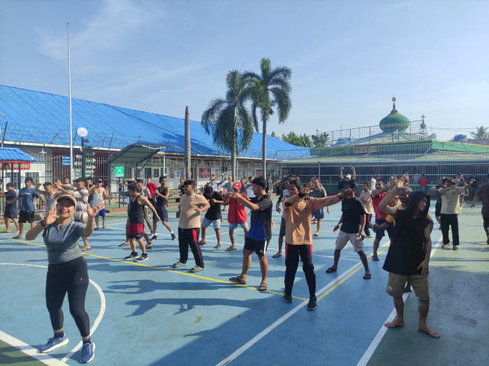 Semangat Jaga Kesehatan Fisik dan Mental, Warga Binaan Lapas Pekanbaru Ikuti Senam dan Bermain Musik Bersama