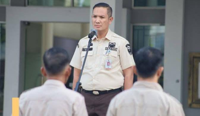 Alek Kurniawan Beri Arahan Kepada Seluruh Karyawan/ti Bapenda Pekanbaru Saat Pimpin Apel Pagi