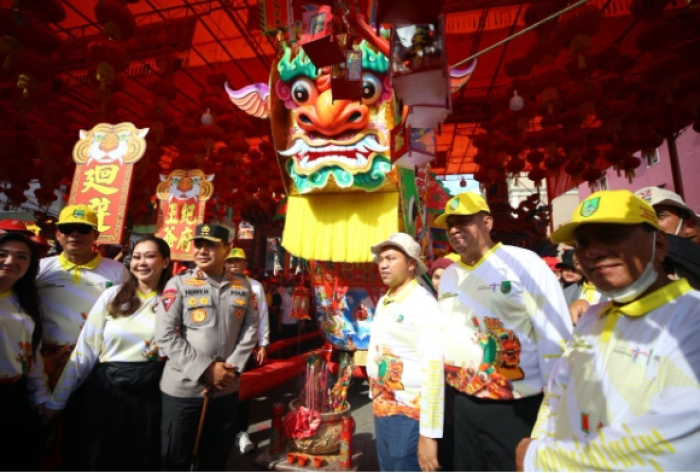 Hadiri Festival Bakar Tongkang 2025 di Rokan Hilir, Gubri : Perekat Persatuan dan Budaya
