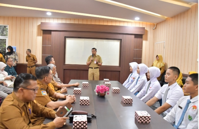 Kaban Kesbangpol Riau Lepas 6 Putra-Putri Terbaik Menuju Verifikasi Nasional Calon Paskibraka 2026