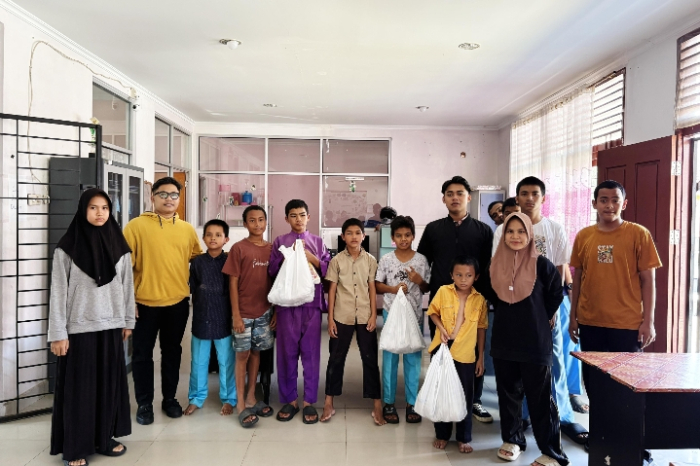 Staf dan Karyawan Grand Dragon dan New Paragon Salurkan Bantuan Sembako di 2 Panti Asuhan