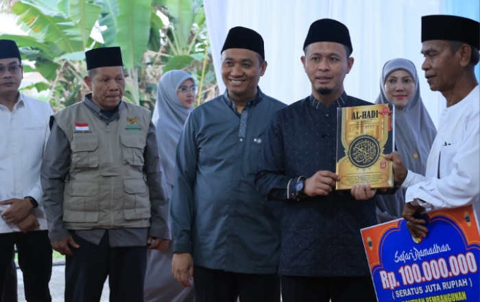 Safari Ramadan di Masjid Al Jami’ Rumbai, Wali Kota Paparkan Capaian dan Salurkan Bantuan