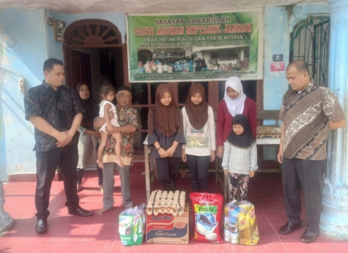 Berbagi Kebahagian dan Kepedulian, Managemen New Paragon dan Grand Dragon Sambangi 2 Panti Asuhan