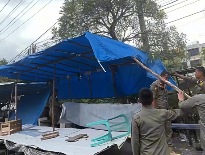 Satpol PP Pekanbaru Tertibkan Puluhan PKL di Subrantas - Arifin Ahmad