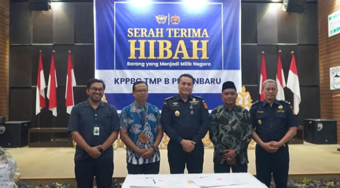 Bea Cukai Pekanbaru Salurkan Hibah Barang yang Menjadi Milik Negara untuk Dukung Kesejahteraan Sosial di Riau