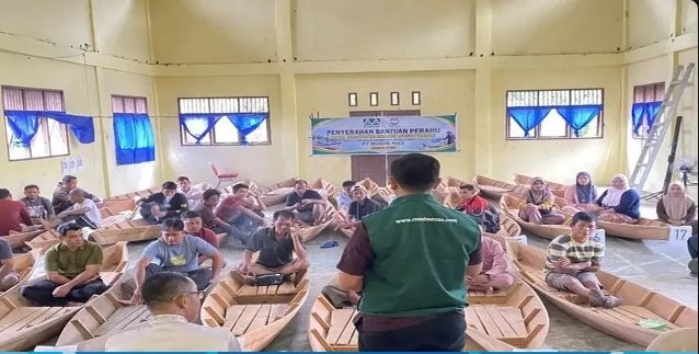 Program CSR Berkelanjutan, PT Musim Mas Salurkan 30 Perahu untuk Nelayan Desa Tanjung Beringin Pangkalan Kuras Pelalawan