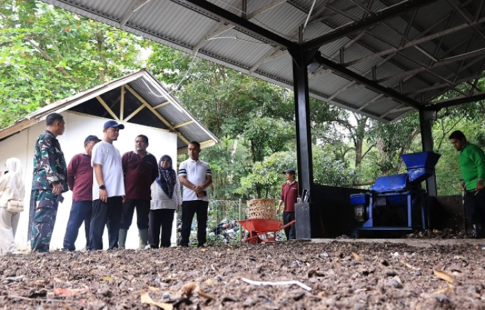 Wako Pekanbaru Tinjau Rumah Kompos di TPS 3R KMP Kopling Berjaya Sukajadi