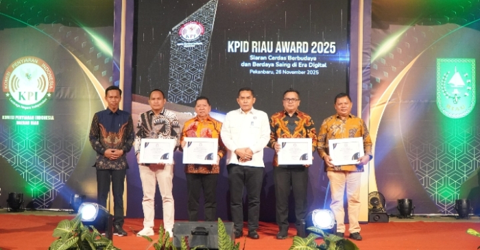 Kejati Riau Raih Penghargaan Institusi Peduli Penyiaran Pada KPID Award 2025