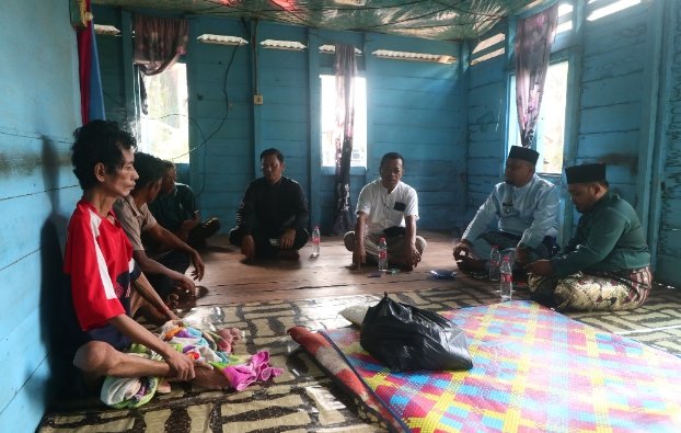 Keliling Empat Kampung, Wabup Syamsurizal Serahkan Bantuan untuk Lansia dan Disabilitas di Sungai Apit