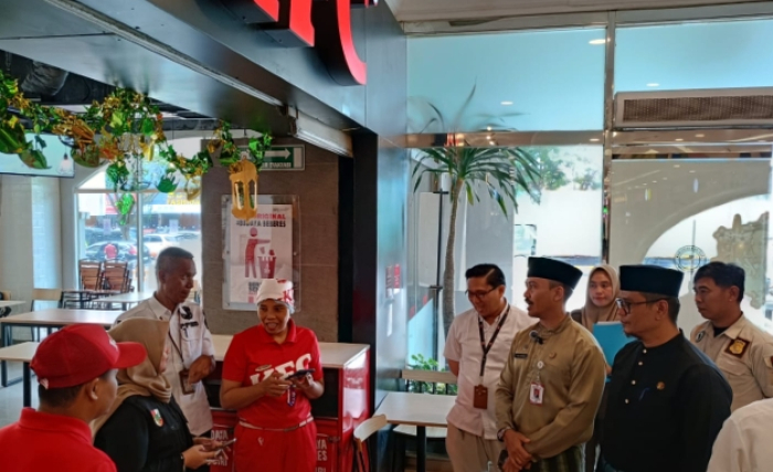 Kasatpol PP Pekanbaru Turun Langsung Awasi Rumah Makan dan Restoran Buka Siang Ramadan