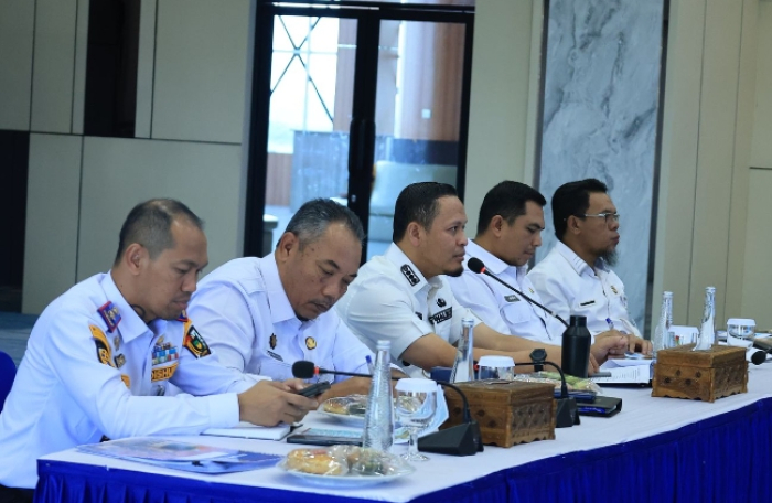 Wako Pekanbaru Pimpinan Rapat Persiapan Implementasi Arahan Presiden RI