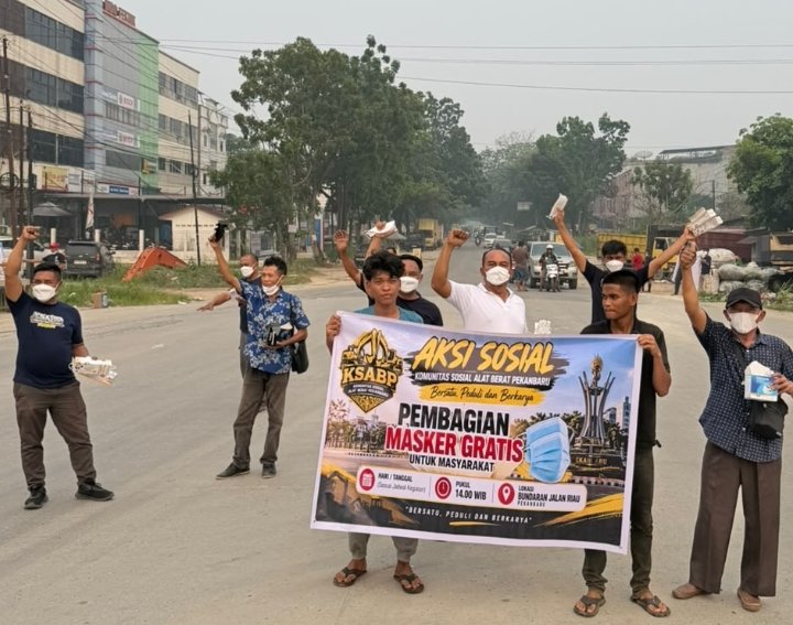 ?Peduli Warga di Tengah Kabut Asap, KSABP Bagikan 3.000 Masker Gratis di Pekanbaru