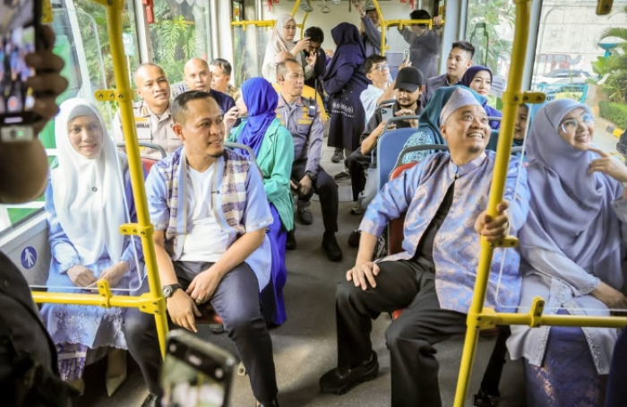 Dilepas Walikota, Pemko Pekanbaru Uji Coba Dua Bus Listrik