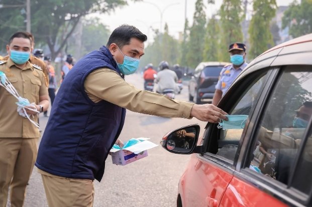 Kualitas Udara Pekanbaru Memburuk, Pemko Bagikan Masker dan Imbau Warga Kurangi Aktivitas di Luar Rumah