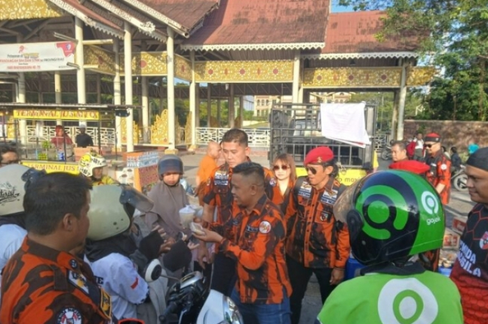 Safari Ramadhan Dengan Berbagi Takjil, KOTI PP Pekanbaru Menjaga Marwah Organisasi dengan Aksi Humanis