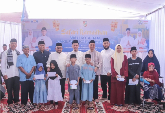 Safari Ramadan di Rumbai Timur, Agung Nugroho Janjikan Perbaikan Jalan dan Bangun Posyandu