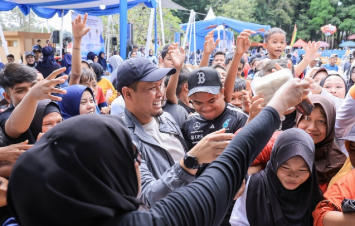 Ribuan Warga Rumbai Timur Meriahkan Jalan Sehat HUT ke-242 Pekanbaru di Danau Bandar Kayangan