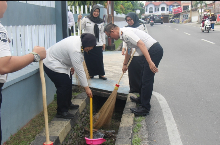 Semangat Sambut Ramadhan, Lapas Pekanbaru Wujudkan Lingkungan Bersih Lewat Kerja Bakti Bersama