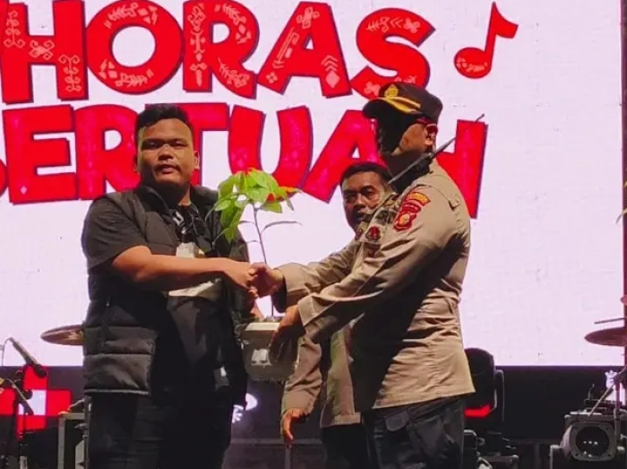 Kapolsek Tenayan Raya Luncurkan Green Policing Pada Konser Horas Bertuah Di Taman Alam Mayang