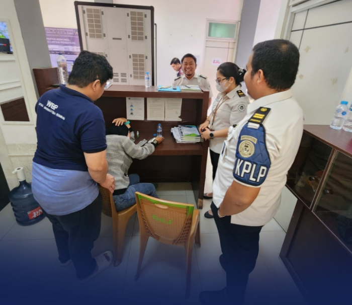 Utamakan Pelayanan, Klinik Lapas Bersama Ka.KPLP Tangani Pengunjung Yang Alami Gangguan Kesehatan