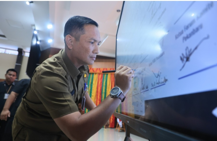 Pendaftaran Online SPMB SMP di Pekanbaru Dimulai 22 Juni dan SD 29 Juni, Plt Kadisdik Teken Fakta Integritas 
