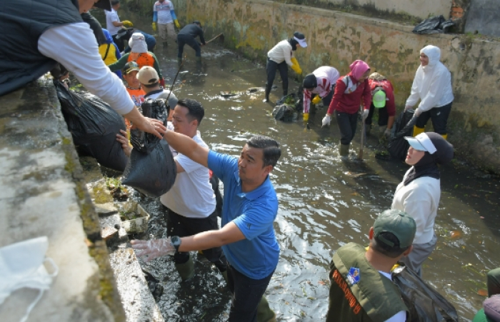 Kolaborasi Pemprov Riau dan Pemkot Pekanbaru aksi Gotong Royong
