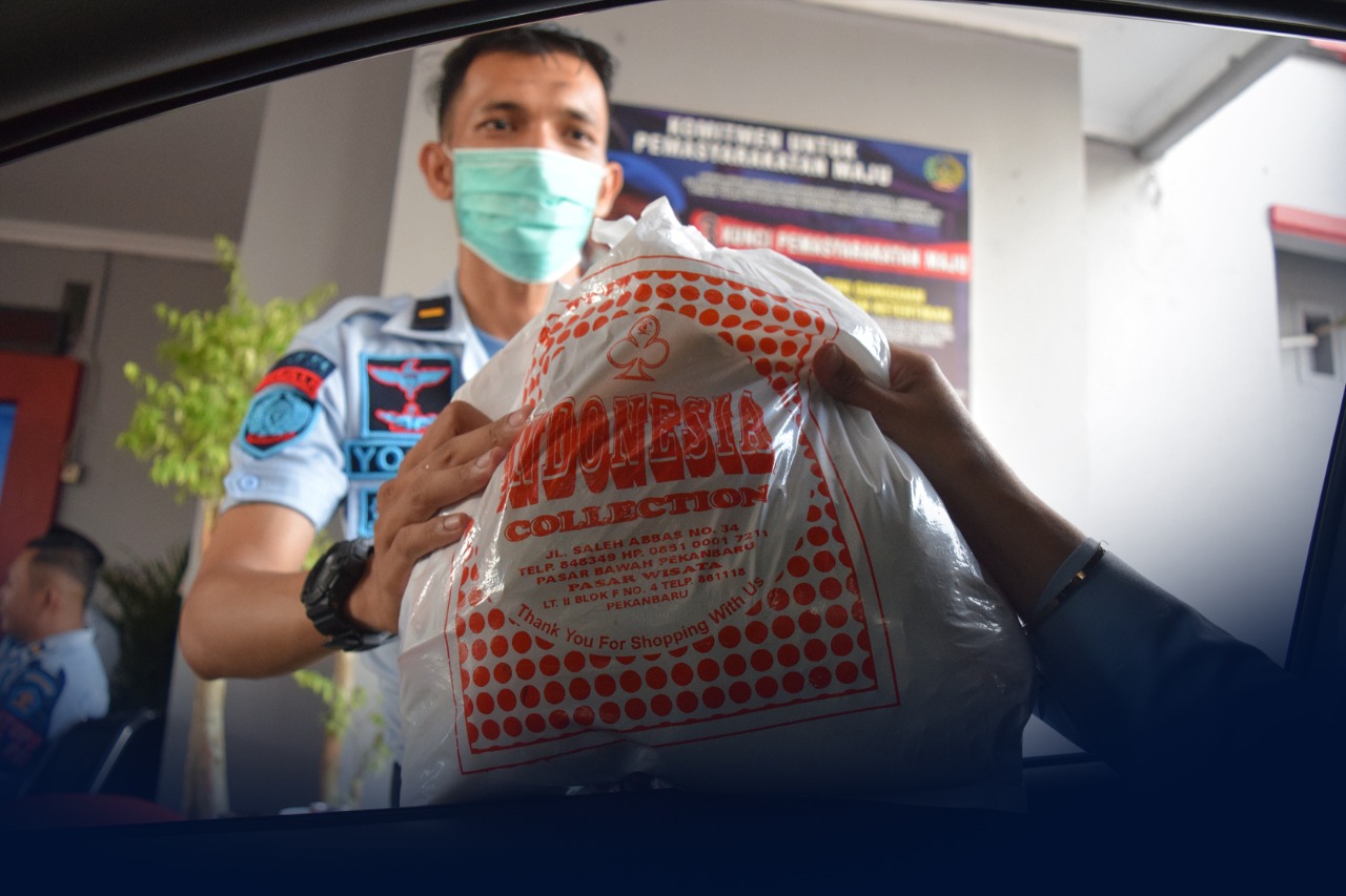 Melalui Drive Thru, Rutan Pekanbaru Membuka Layanan Penitipan Paket Hari Raya Idul Fitri