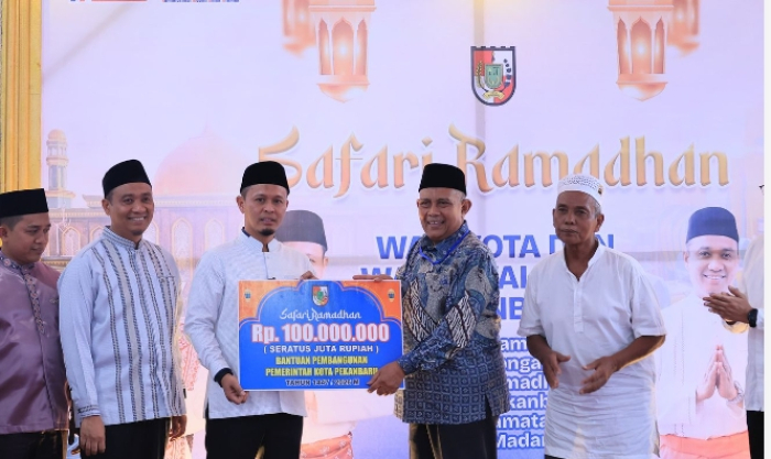 Wako Pekanbaru Salurkan Sejumlah Bantuan Dalam Safari Ramadan 1447 H di Tuah Madani