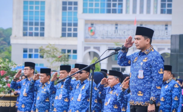 Pimpin Upacara, Pj Sekda Pekanbaru Ingatkan ASN Jaga Semangat dan Disiplin Kerja