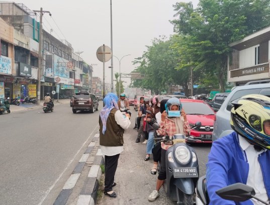 Kualitas Udara Berbahaya, Dinkes Riau Sebar Masker Di Lima Titik