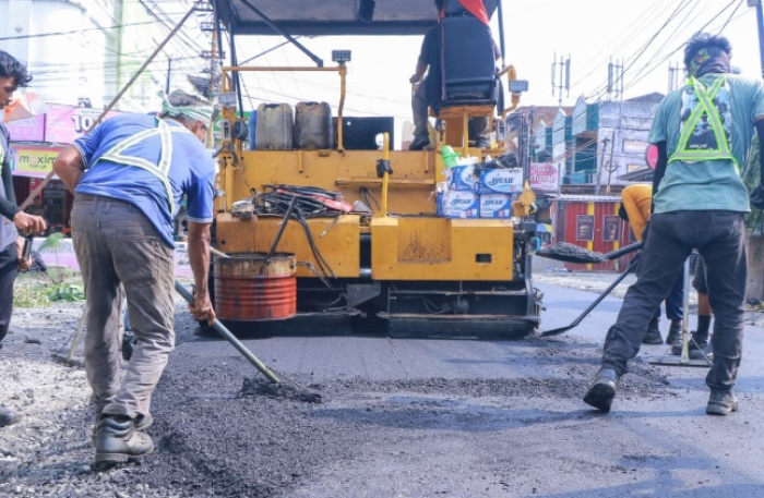 Dinas PUPR Pekanbaru Lanjutkan Overlay ke Jalan Paus