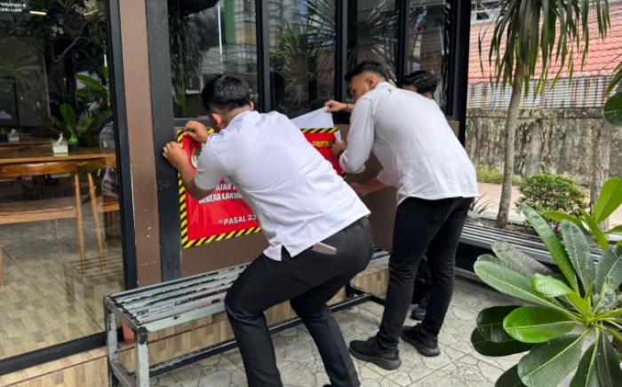 Tertibkan Penunggak Pajak, Bapenda Pekanbaru Segel Sementara Objek Pajak di Jalan Riau